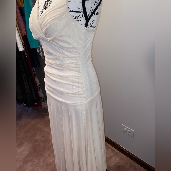 Beautiful off white with flecks of gold dress - Picture 2 of 6